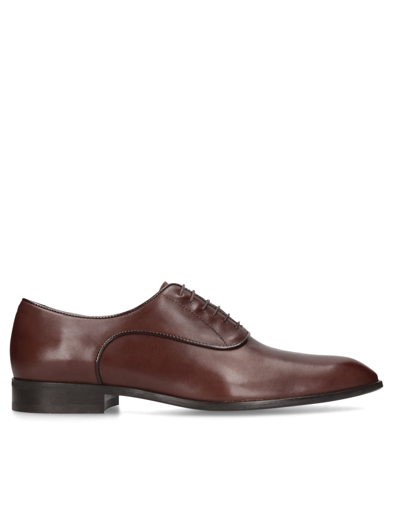 Classic, elegant model of leather oxfords, ideal shoes for a suit