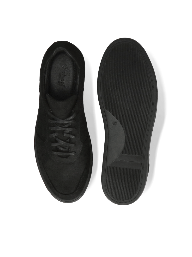 Men's sports shoes with growth enhancing technology