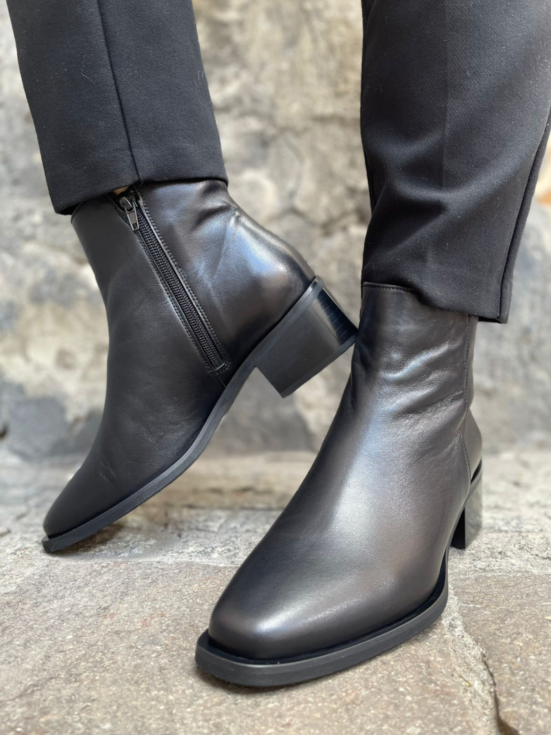 Black women's heeled boots, full grain leather boots, autumn uninsulated boots, Konopka Shoes