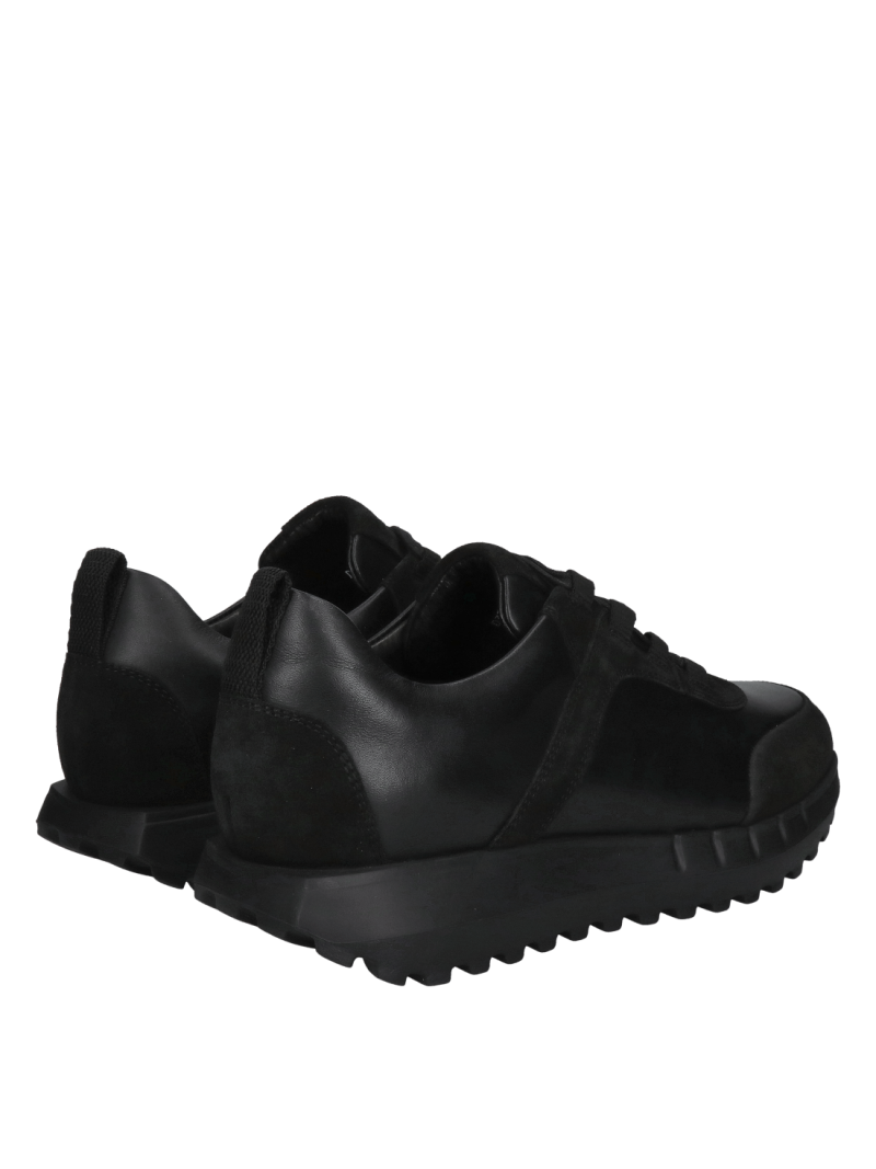 Men's sports shoes with thick sole, very light and comfortable