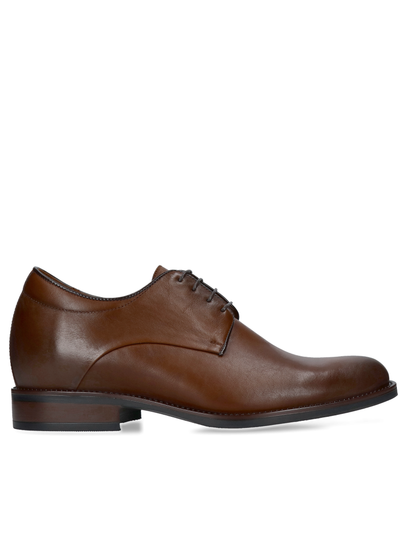 Elegant wedding shoes for men, providing a discreet height increase, emphasizing individual style