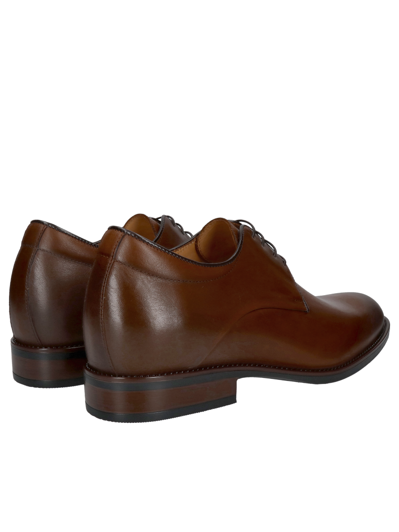 Elegant wedding shoes for men, providing a discreet height increase, emphasizing individual style