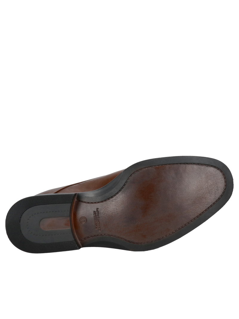 Elegant wedding shoes for men, providing a discreet height increase, emphasizing individual style