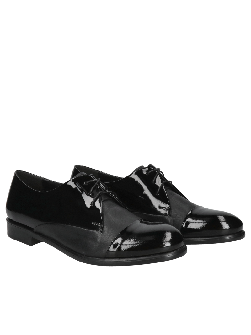 Women's lace-up shoes, elegant in grain leather combined with lacquer
