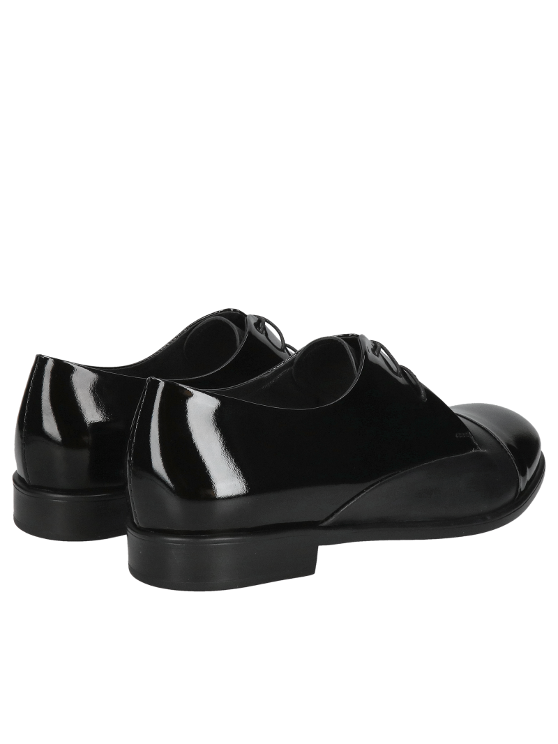 Women's lace-up shoes, elegant in grain leather combined with lacquer