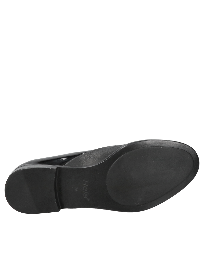 Women's lace-up shoes, elegant in grain leather combined with lacquer