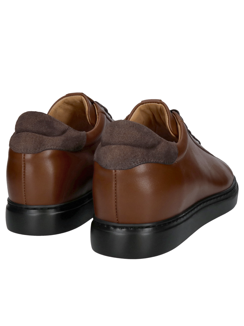 Premium men's sports shoes with a hidden elevation, Polish production