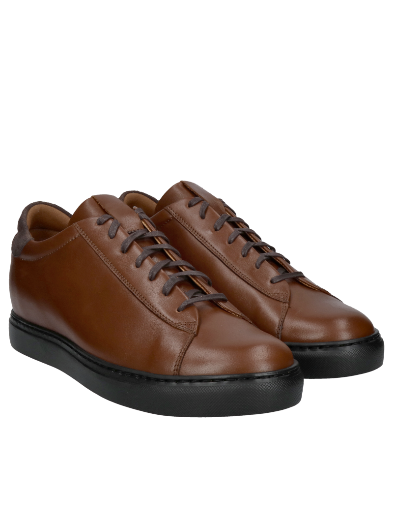 Premium men's sports shoes with a hidden elevation, Polish production