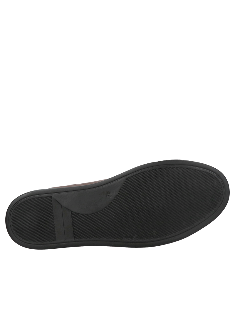 Premium men's sports shoes with a hidden elevation, Polish production