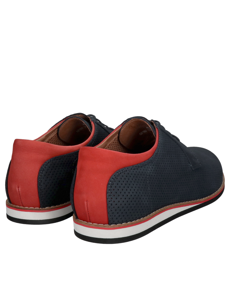 Comfortable and lightweight shoes for summer, punched suede leather