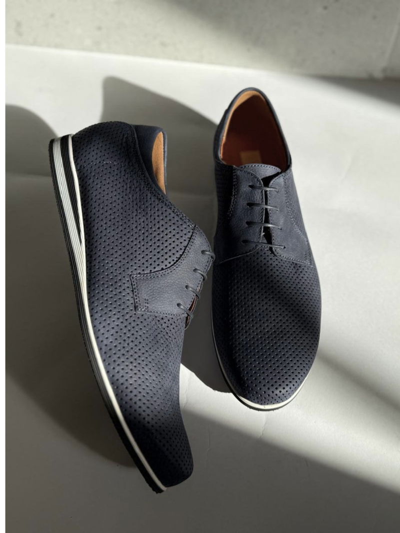 Men's summer shoes punched in suede leather