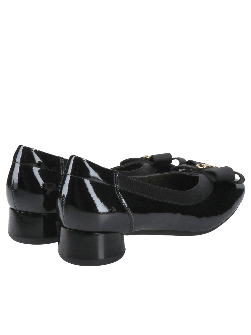 Exclusive women's shoes with decorative bow, elegance and comfort