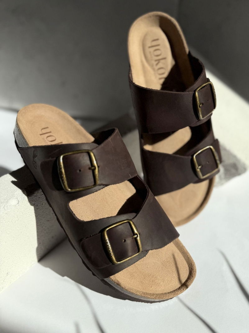 Men's brown leather flip-flops, contoured insole