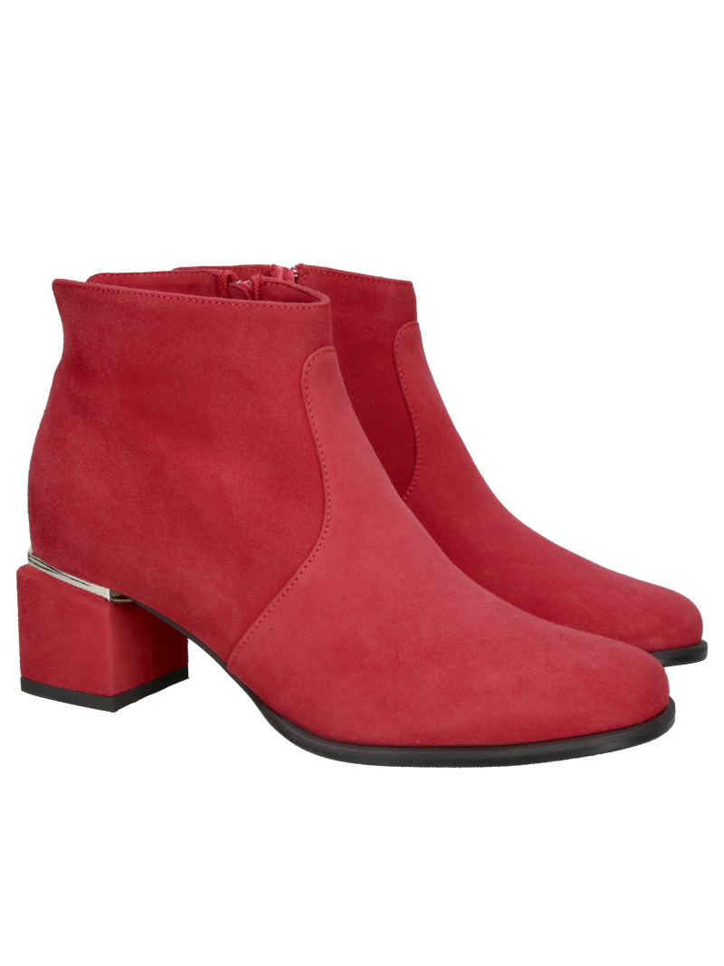The juicy red of women's low-heeled suede boots