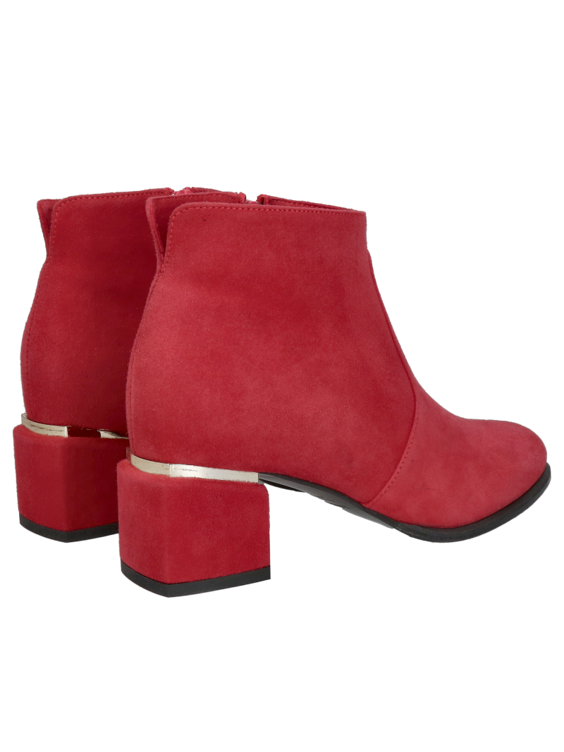 The juicy red of women's low-heeled suede boots