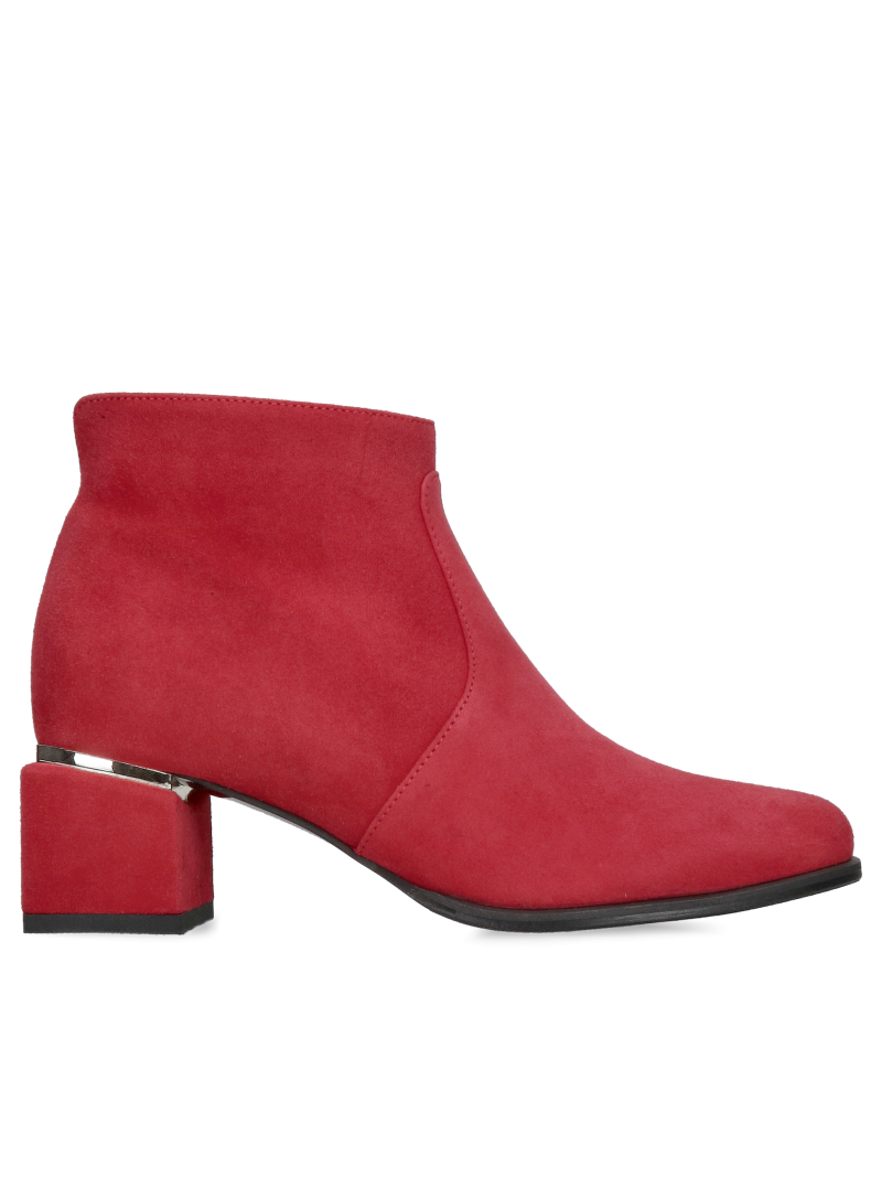 The juicy red of women's low-heeled suede boots