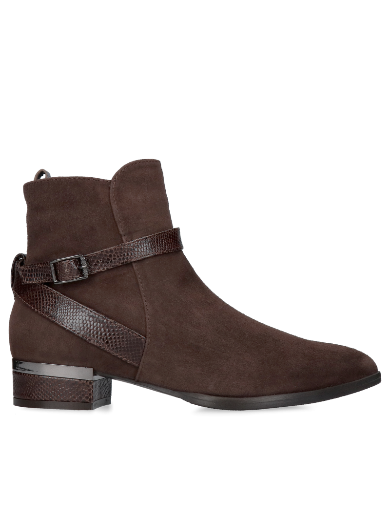 Fashionable suede pointed-toe ankle boots, insulated, from a Polish manufacturer