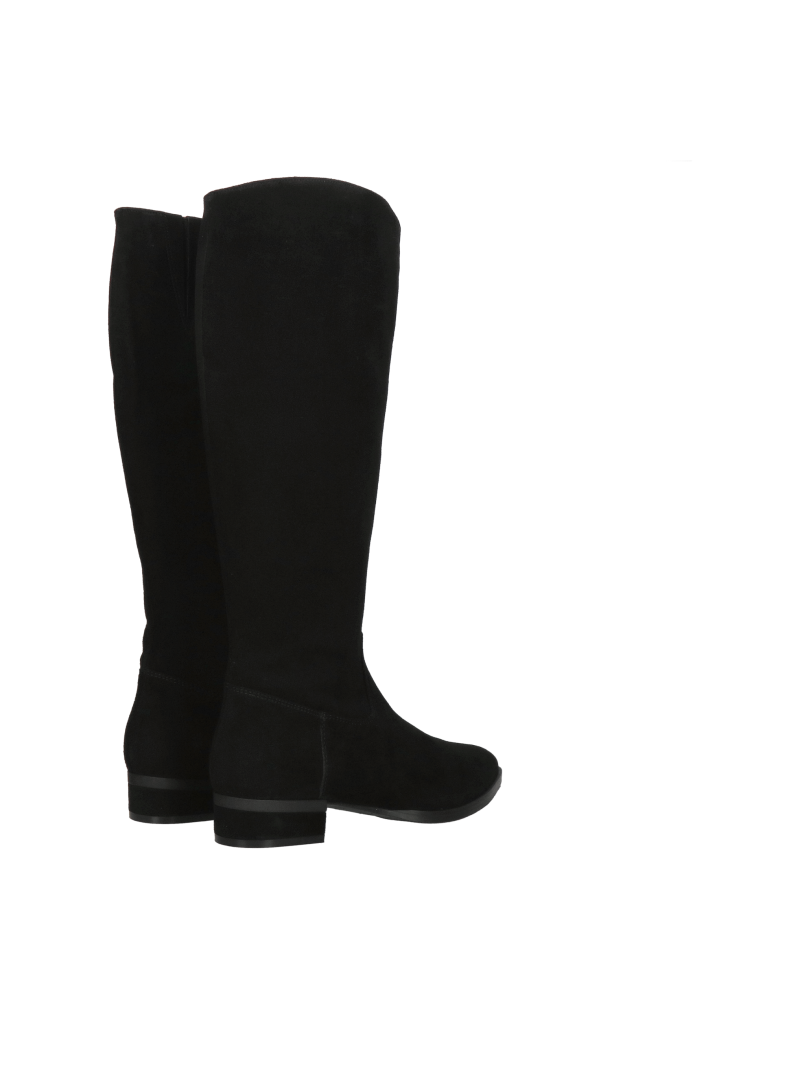 Suede boots with pointed toes, soft leather and high quality