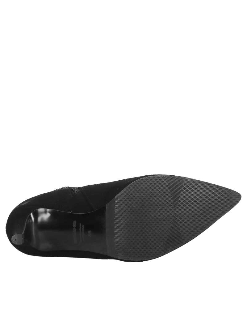 High-heeled ankle boots with an elastic upper that adapts to any calf, combining elegance and comfort in one