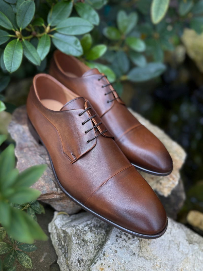 Elegant brown shoes for a suit, classic and high quality