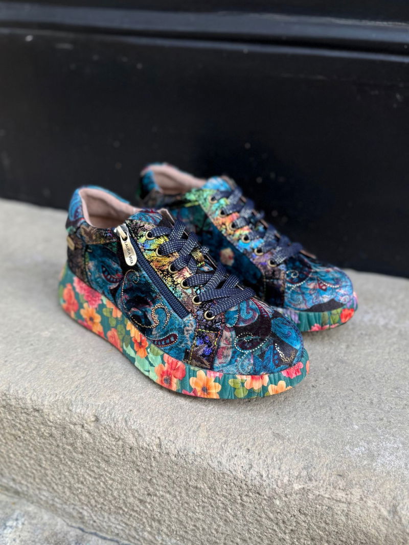 Women's sports shoes in a unique color with a functional zipper at the front