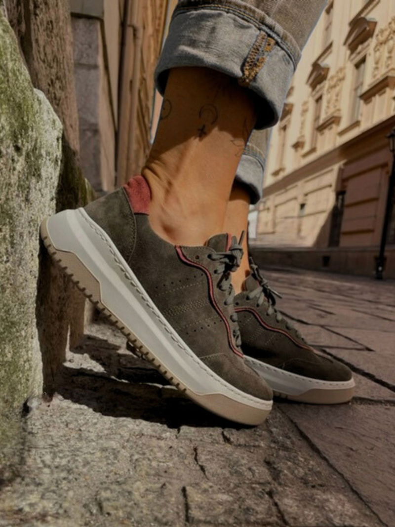 Comfortable women's suede sneakers