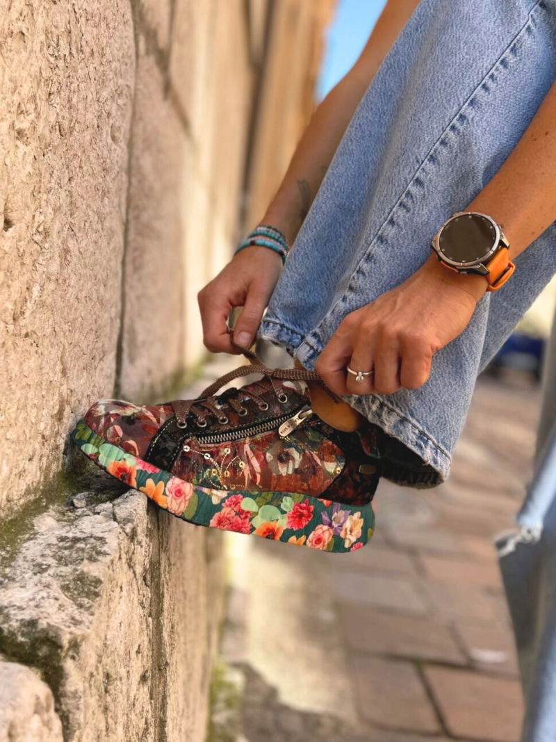 Original women's sneakers with a functional zipper at the front