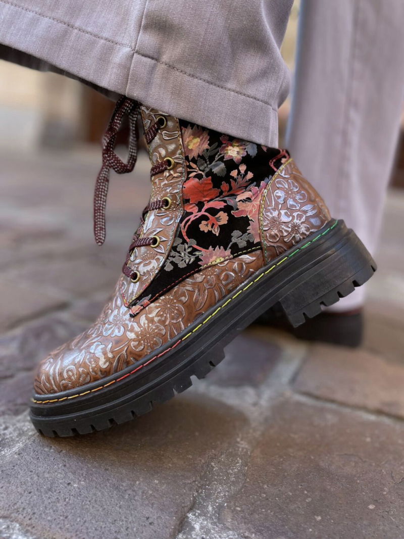 Women's boots with thick soles, lace-up boots made of natural leather