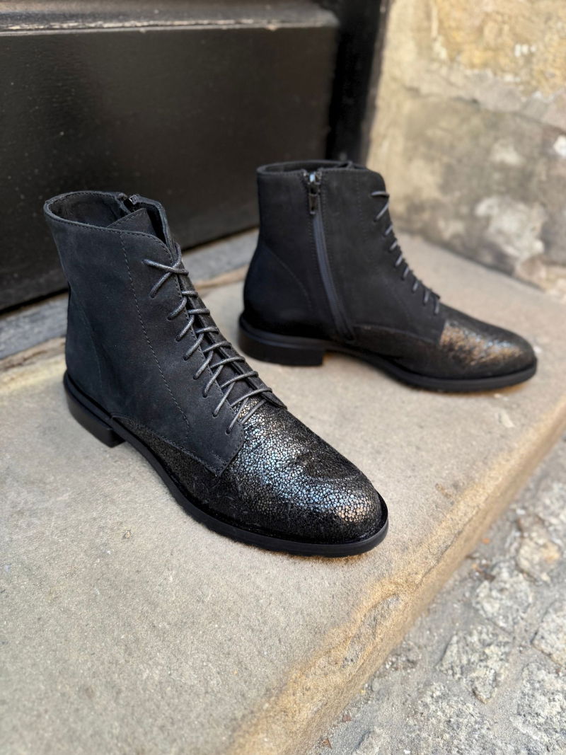 Women's leather lace-up boots, combining two leather textures, elegance and comfort in one