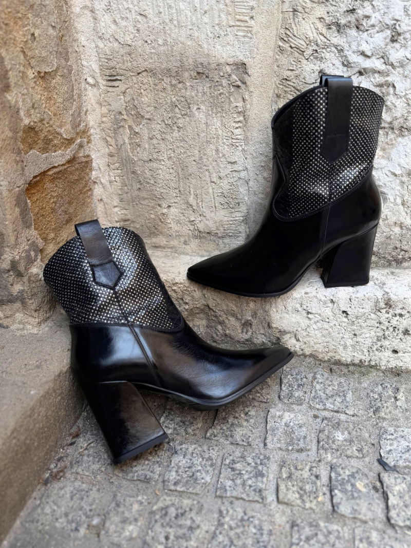 Women's cowgirl boots made of grain leather, pointed-toe ankle boots with a comfortable heel