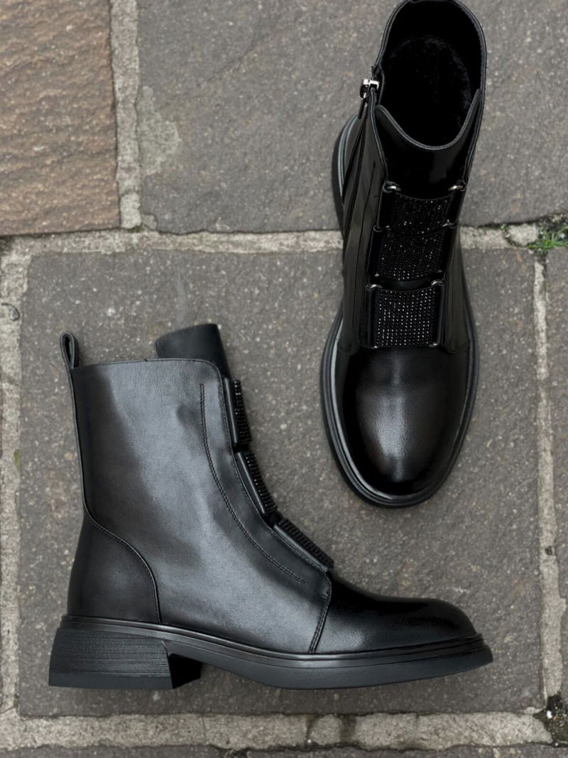 Comfortable women's leather boots, decorative elastic instead of laces, women's winter boots