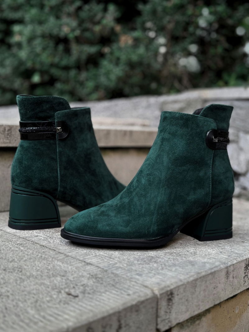 Loretta Vitale women's leather boots – elegant women's insulated suede boots with a heel