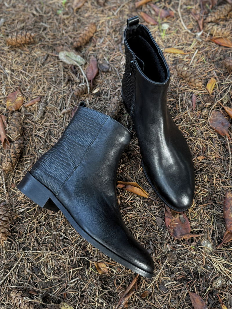 Women's leather boots with zippers, classic women's ankle boots, elegance and comfort, Konopka Shoes