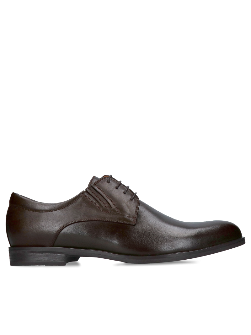 Elegant shoes for a suit, brown formal shoes for special occasions, made of leather by a Polish manufacturer.