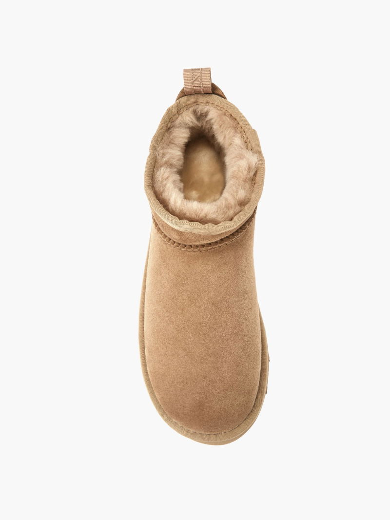 Comfortable shoes with a very short cut. Lightweight platform sole. Suede finish. Perfect everyday comfort for your feet