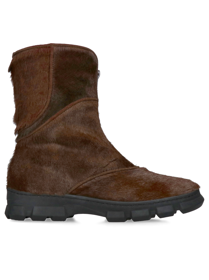 Shoes with natural fur, perfect for cold winters