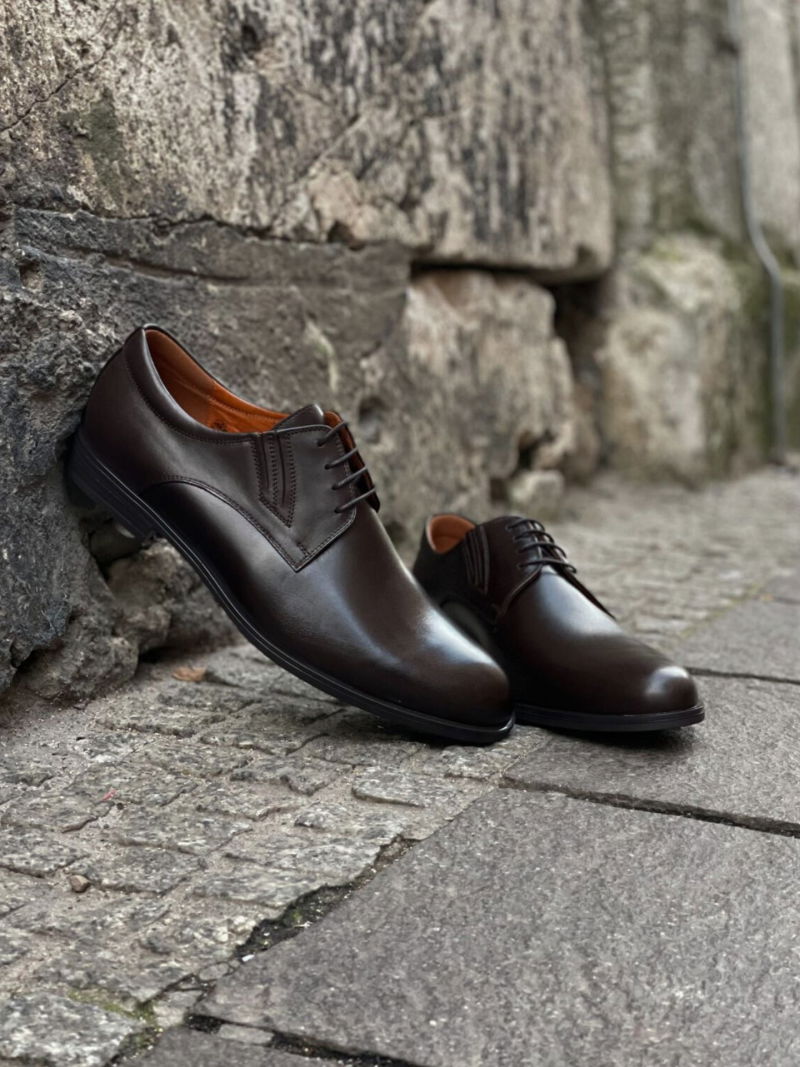Elegant shoes for a suit, brown formal shoes for special occasions, made of leather by a Polish manufacturer.