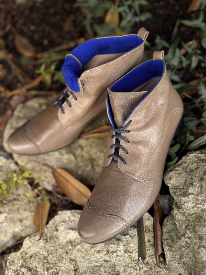 Low, unlined leather ankle boots with decorative cobalt suede trim