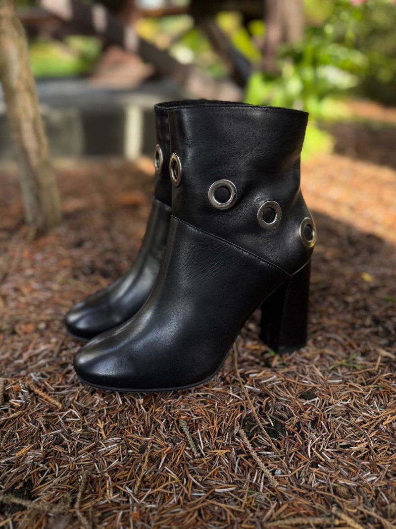 Women's high-heeled boots, elegant winter boots with a block heel