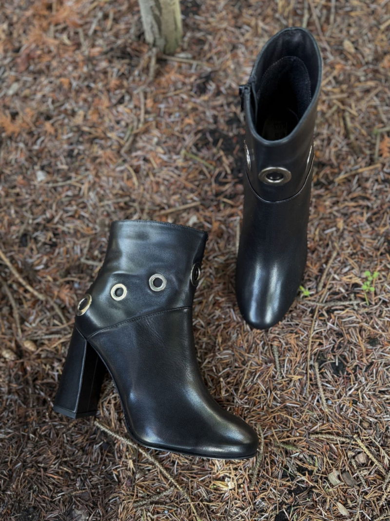 Women's high-heeled boots, elegant winter boots with a block heel