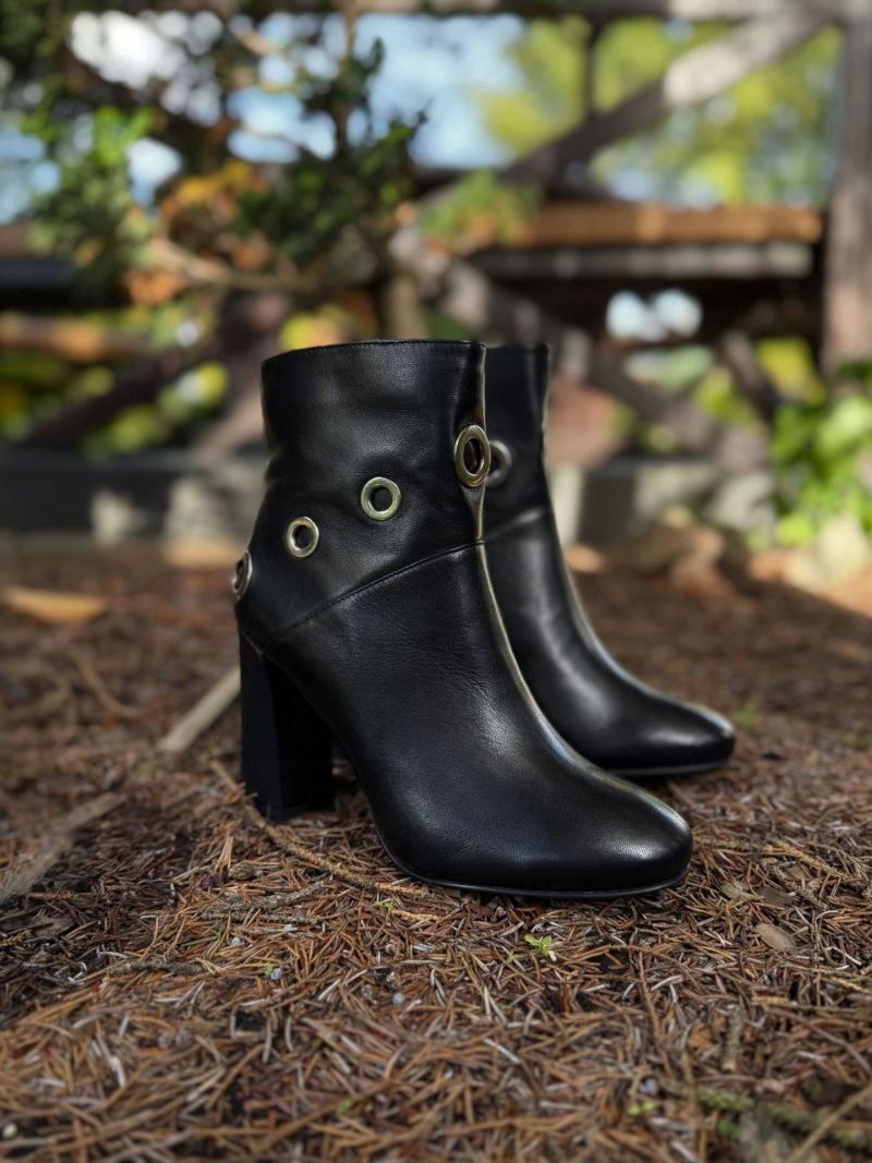 Women's high-heeled boots, elegant winter boots with a block heel