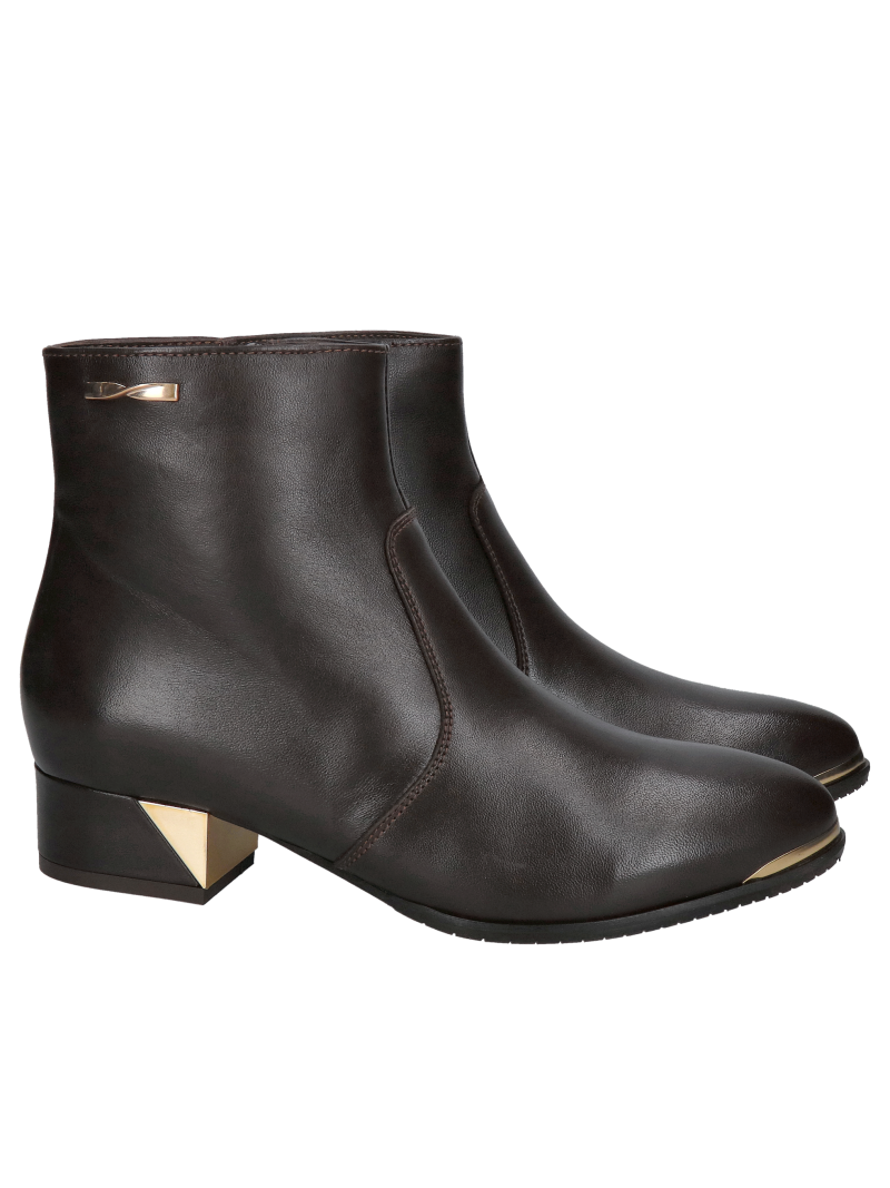 Women's chocolate boots, elegant brown pointed-toe boots