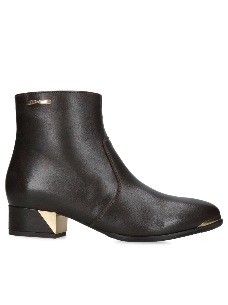 Women's chocolate boots, elegant brown pointed-toe boots