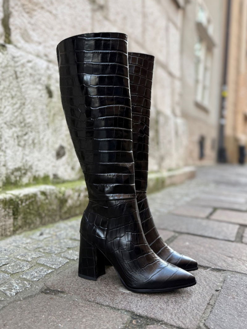 Elegant high leather boots for women, women's tube boots without zippers