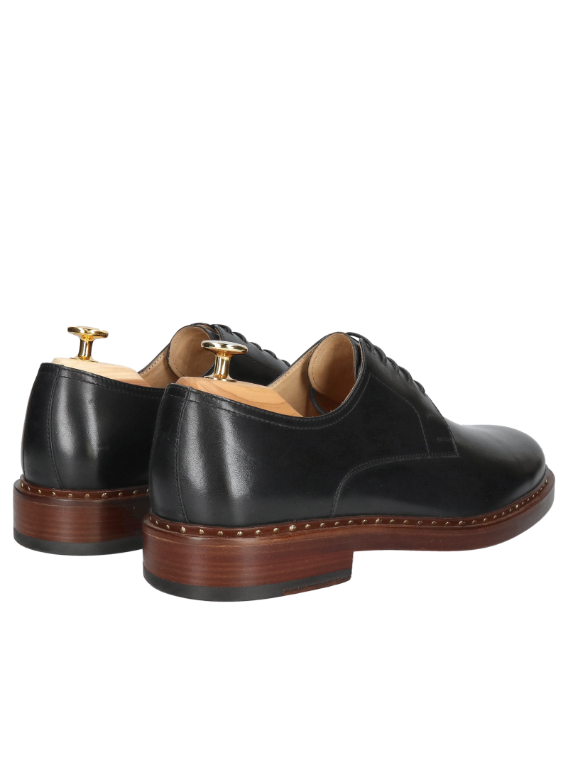 Premium shoes with thick leather soles, classic elegant shoes