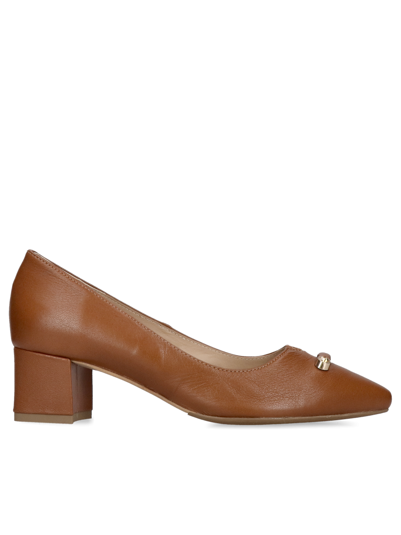 Women's shoes with low heels in red, comfortable women's pumps made of soft leather, Konopka Shoes