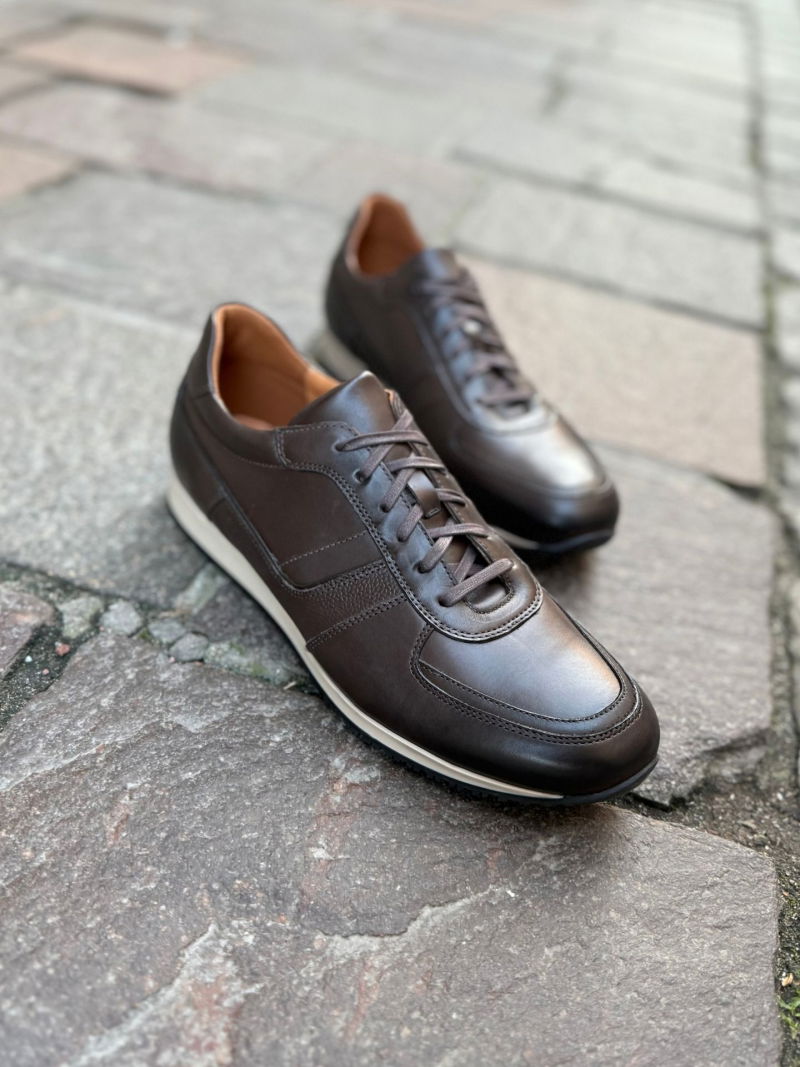 Dark brown men's shoes made of grain leather, comfortable shoes for everyday wear and work