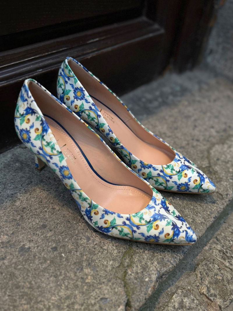 Unique patent leather high heels, comfortable pointed-toe pumps, high heels for dresses