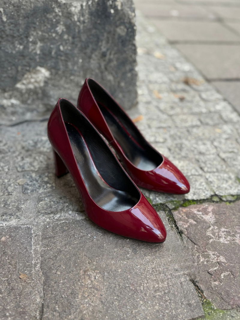Round-toe pumps with a high, comfortable heel, burgundy stilettos with a thick heel, Konopka Shoes