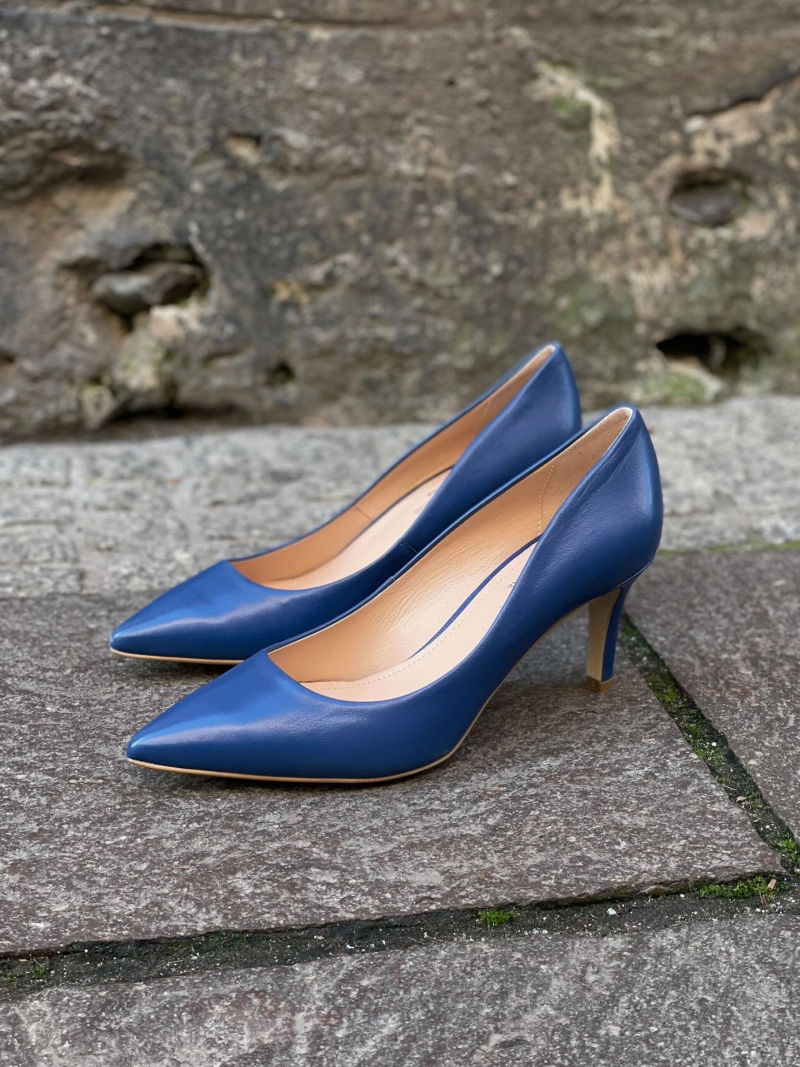 Pointed-toe pumps, comfortable navy blue leather stilettos with low heels